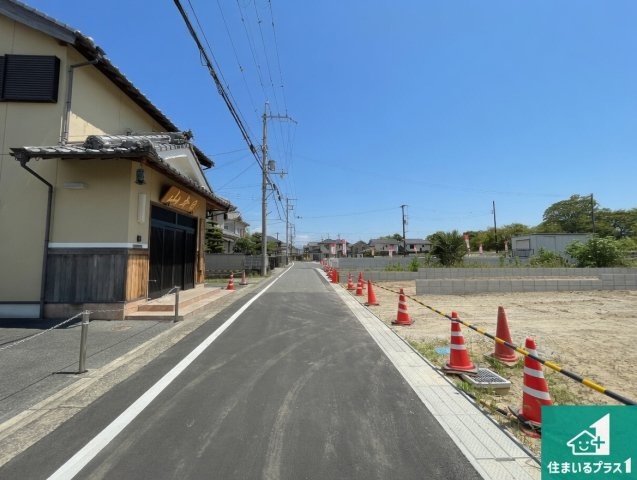 1(土)2(日)現地説明会　生駒郡斑鳩町龍田南　の前面道路含む現地写真|周辺は閑静な住宅街です。前面道路もしっかりと有りますので車の出し入れも安心ですよ！
