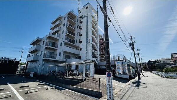 アビニヨンビルの外観