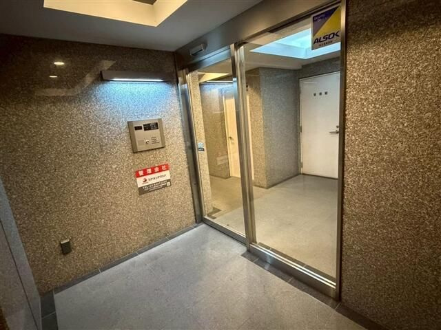 コンフォラス浅草のエントランス