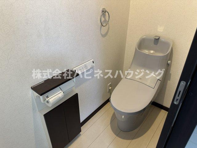 松戸市常盤平陣屋前貸家のトイレ|ゆったりとした空間のトイレです