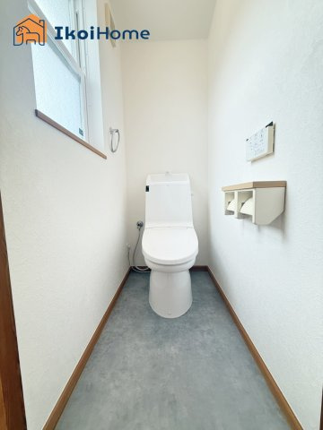 明石市二見町西二見駅前２丁目　中古戸建のトイレ|【ホームページに現地動画掲載中】●年中無休：当日予約可●1階・2階ウォッシュレット付のお手洗いです