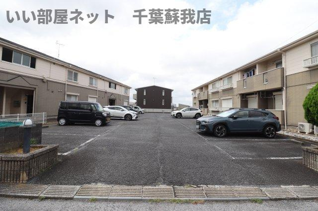 ＴフラットＢの駐車場|車をお持ちの方に嬉しい駐車場付きの物件です