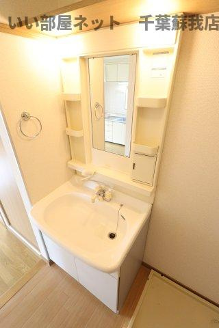 ＴフラットＢの洗面所|朝の準備に活躍する、洗面化粧台！