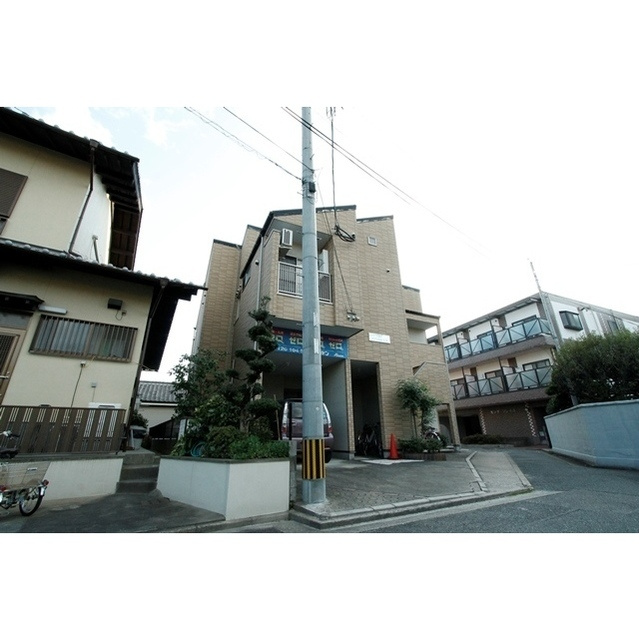 福岡市南区横手南町のアパートのエントランス