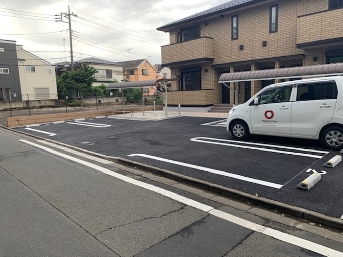 ブリッサB棟の駐車場
