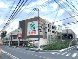 ライフ川崎塚越店まで607m
