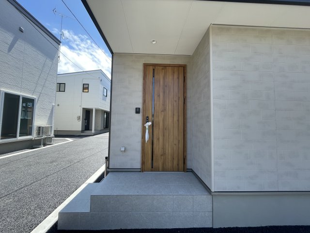八戸市江陽1丁目　B棟の玄関