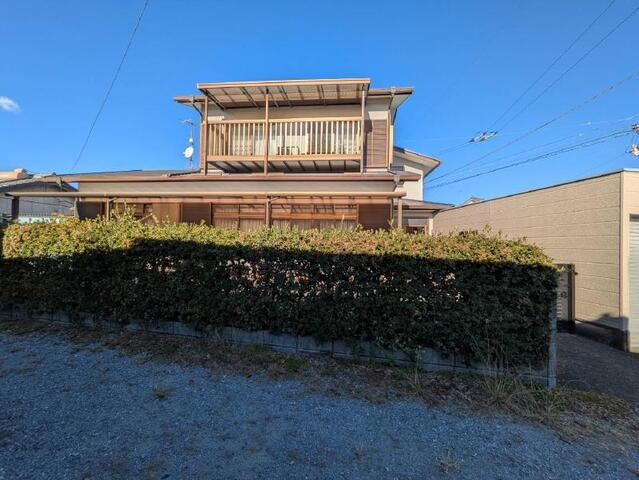 「のどかな暮らしができる4LDK」高知市春野町東諸木　中古一戸建ての前面道路含む現地写真|道路からの視線も気になりにくく、プライバシーに配慮された住環境です。