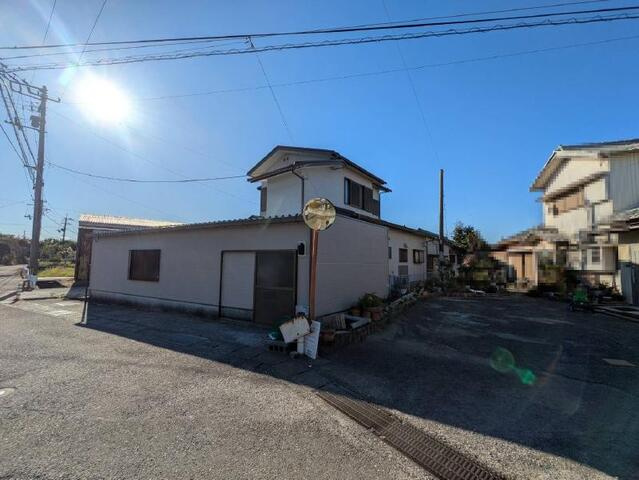「のどかな暮らしができる4LDK」高知市春野町東諸木　中古一戸建ての前面道路含む現地写真|落ち着いた住環境に佇むゆとりある住まい。