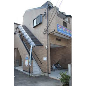 福岡市早良区城西２丁目のアパートのエントランス