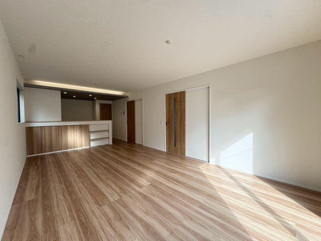  For.M Iーフォルムー小倉南区若園1丁目5期　【小倉南区　新築戸建て】の居間・リビング|18.6帖の広々とした空間で、家族がゆったりとくつろげます。【小倉南区　新築戸建て】 