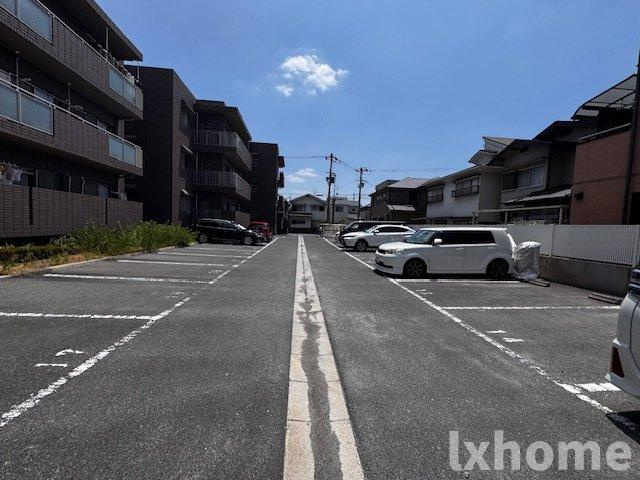 コート若園の駐車場|駐車場に車を止められます