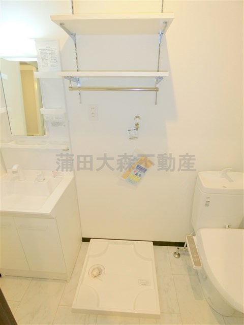 ベルエクラ蒲田Ⅱの設備|うれしい棚付きの室内洗濯機置場　ランドリーラック不要！
