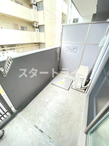 大阪市淀川区西中島２丁目の賃貸マンションのバルコニー