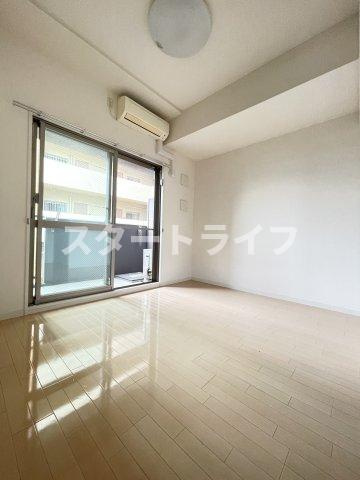 大阪市淀川区西中島２丁目の賃貸マンションの居間・リビング