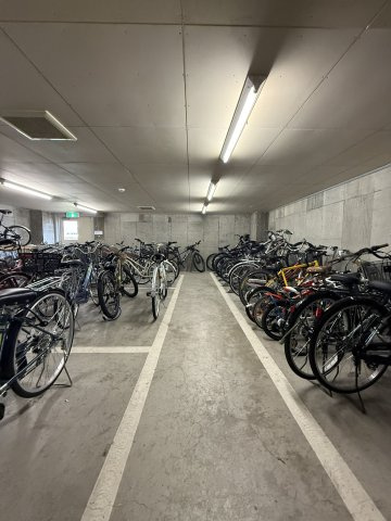 ライフアベニュー北15条の駐輪場