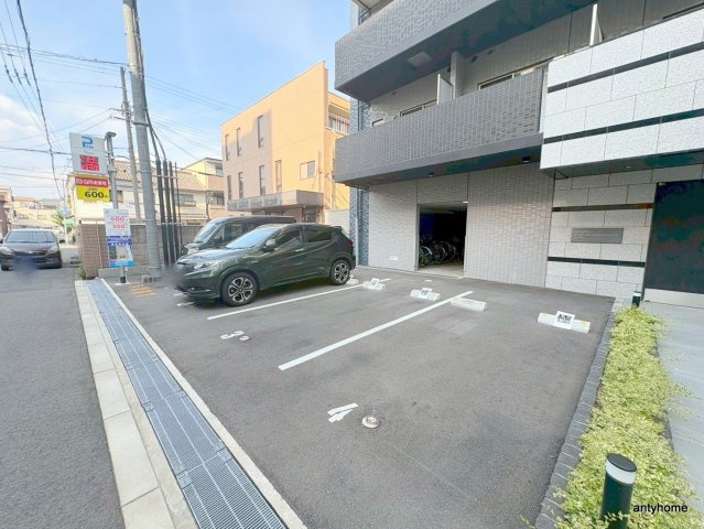 プレサンスOSAKA東中本エシデル　仲介手数料無料の駐車場