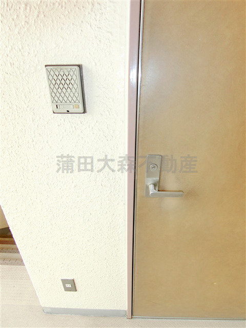三桃マンションの玄関