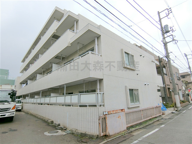 三桃マンションの外観|1988年3月築　RC鉄筋コンクリート造地上4階建て2DK～3DK総戸数18戸の賃貸マンション　東京都大田区大森中3丁目　京急本線梅屋敷駅最寄り、大森町駅と京急蒲田駅も徒歩圏内