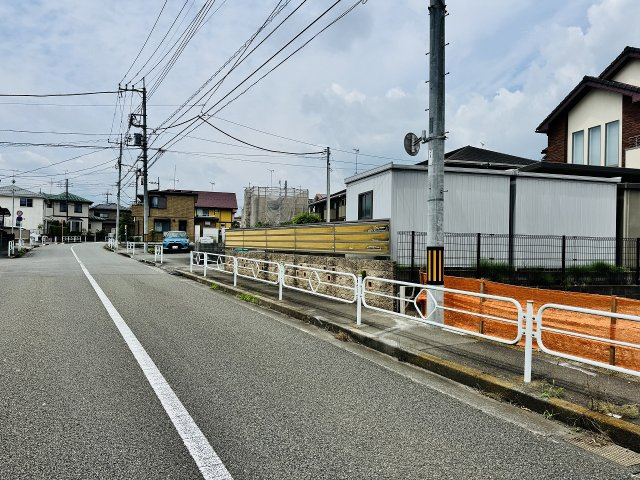 八王子市　椚田町　新築一戸建て　５期の前面道路含む現地写真|～南東側9ｍ道路に面しています～