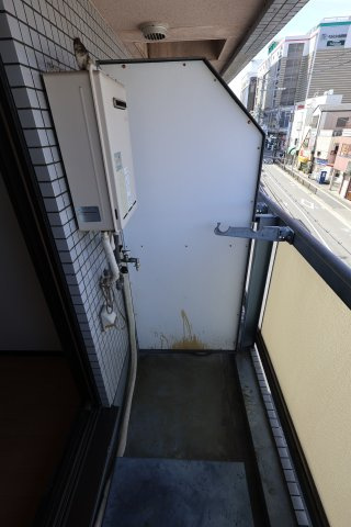 【設備】 | ラフォーレ北野田 | 室外洗濯機置場