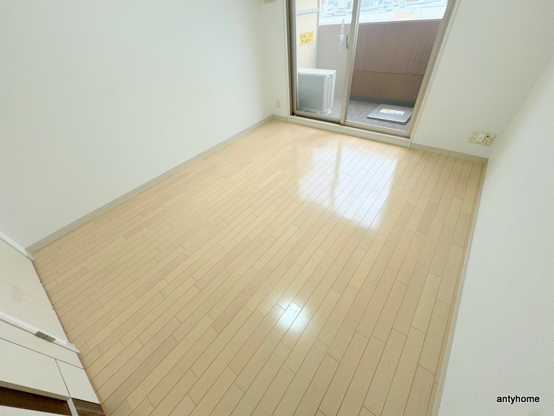 プレサンス上町台東平　仲介手数料無料の居間・リビング