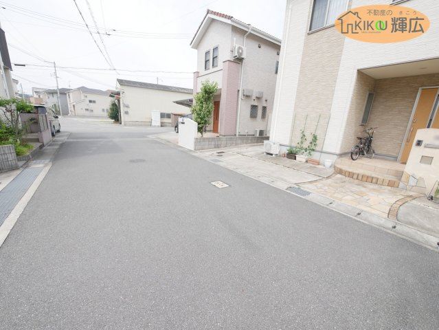 姫路市下手野4丁目　中古戸建の前面道路含む現地写真
