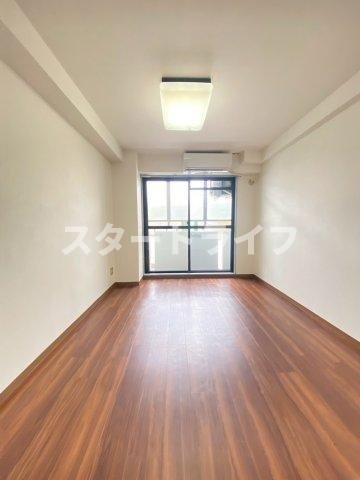 大阪市淀川区木川東１丁目の賃貸マンションの居間・リビング