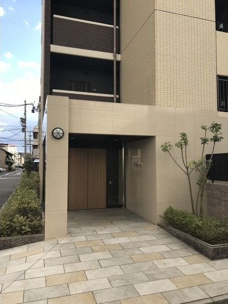 プレイズシード桜山のエントランス
