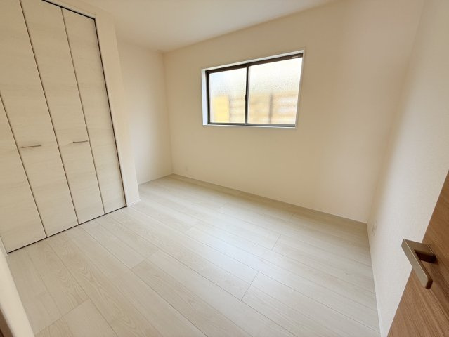 リーブルガーデン半田市宮本町第2　2号棟の収納|大容量のストレージルーム。家族の季節用品やベビーカー、ゴルフなどの趣味の用品をまとめてしまえるのでお部屋をスッキリ保つことができます♪