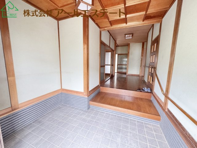 姫路市香寺町中仁野　　JR「香呂駅」徒歩10分の玄関