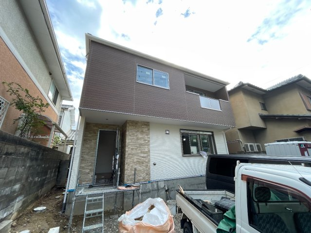 大津市茶戸町　第1期　新築一戸建ての外観|周辺は落ち着いた街並みの住宅地！子育てがしやすい住環境です！まだ未完成ですが、現地でしかわからない事もございます。是非一度ご覧ください。