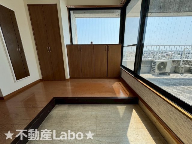 ガーデンヒルズ松茂　の玄関