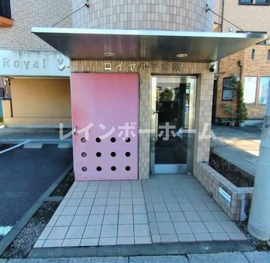 ロイヤルY宮原のエントランス