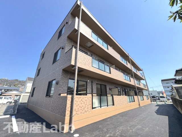 徳島市八万町下福万の賃貸マンションの駐車場