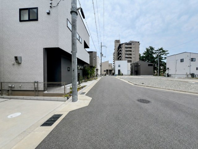 田近野町の前面道路含む現地写真