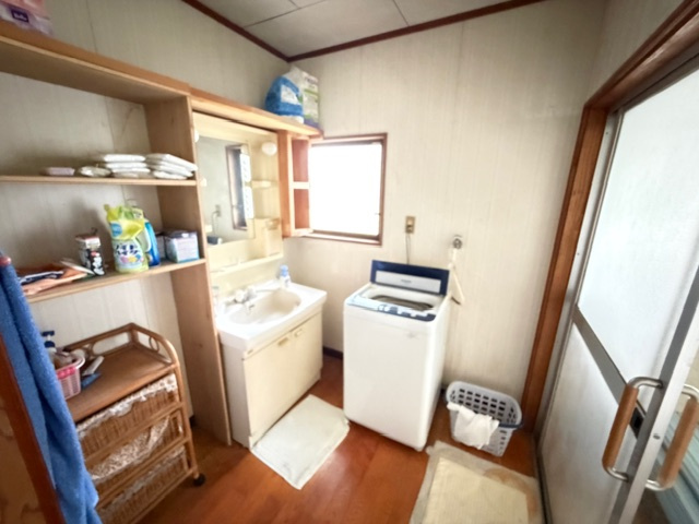 都城市金田町の中古一戸建の独立洗面台
