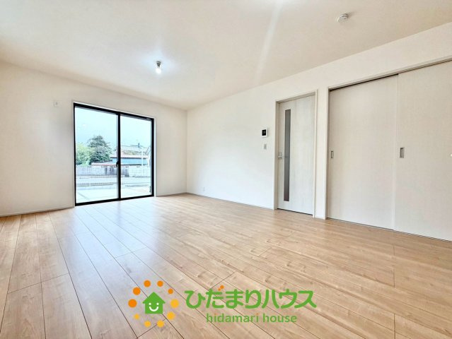 蓮田市藤ノ木第5　新築一戸建て　03　リーブルガーデンの居間・リビング