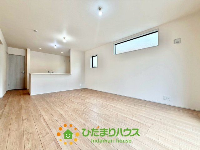 蓮田市藤ノ木第5　新築一戸建て　03　リーブルガーデンの居間・リビング