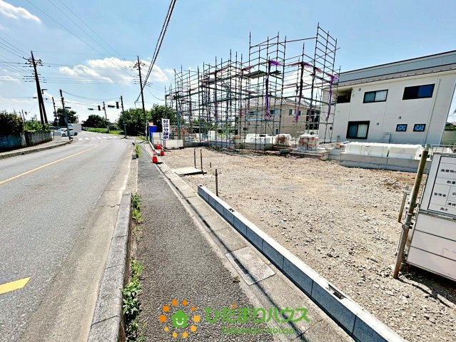 蓮田市藤ノ木第5　新築一戸建て　03　リーブルガーデンの前面道路含む現地写真|26/07/6　撮影