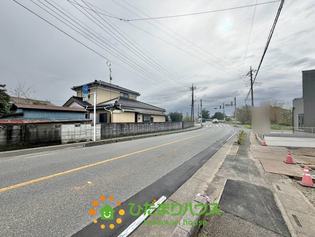 蓮田市藤ノ木第5　新築一戸建て　03　リーブルガーデンの前面道路含む現地写真