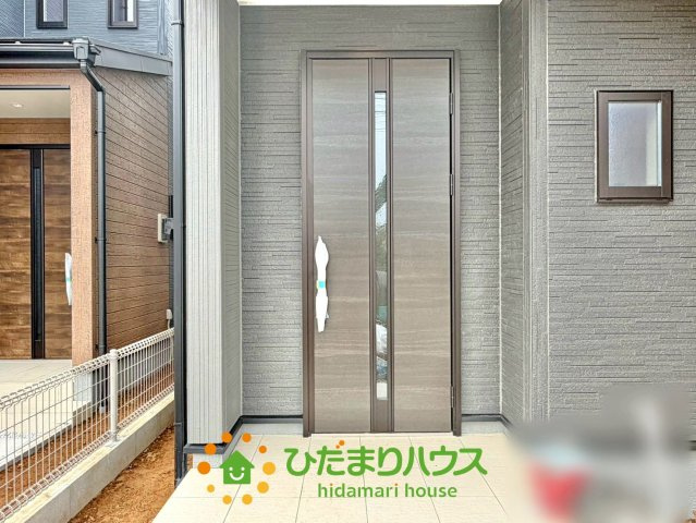 蓮田市藤ノ木第5　新築一戸建て　03　リーブルガーデンの玄関