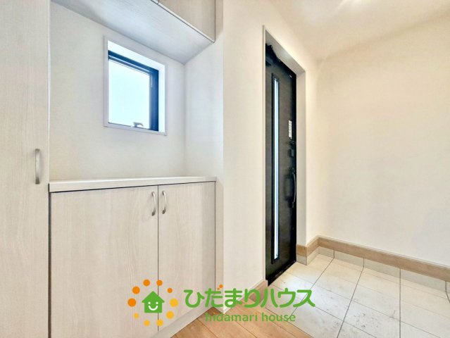 蓮田市藤ノ木第5　新築一戸建て　03　リーブルガーデンの玄関