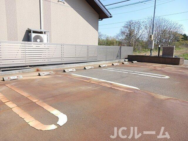 ガーデンハウス・アルバの駐車場