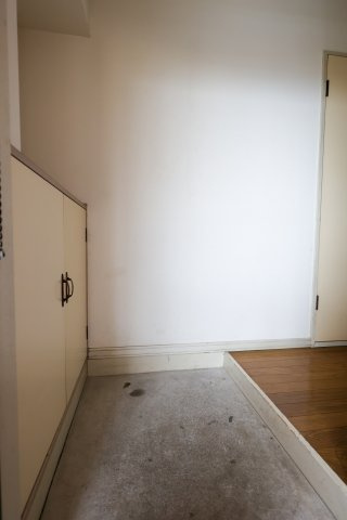 リエス小山間々田の玄関