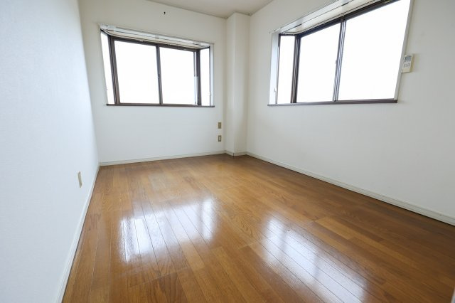 リエス小山間々田の洋室