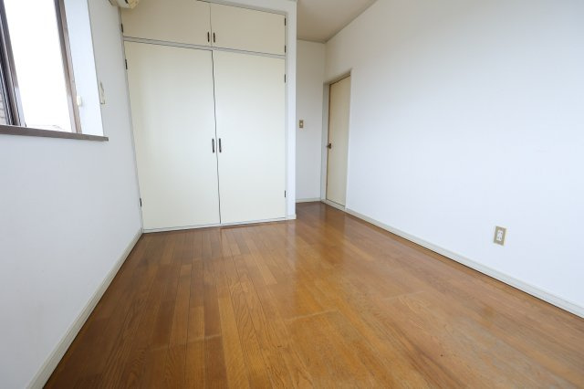 リエス小山間々田の洋室