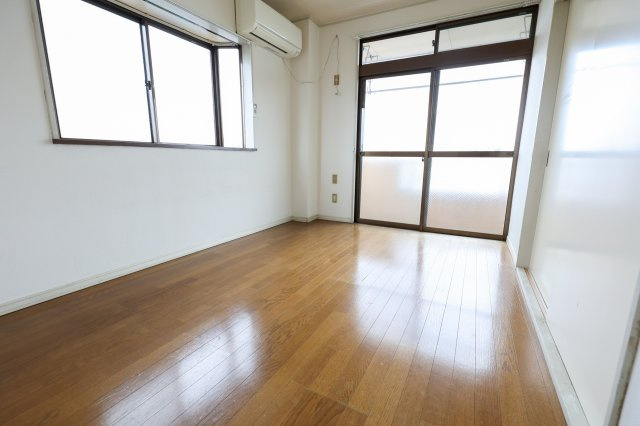リエス小山間々田の居間・リビング