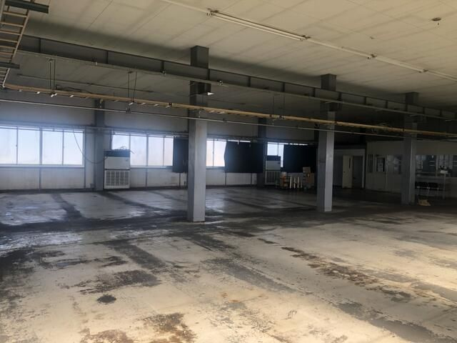 津島市蛭間町　貸工場の内装