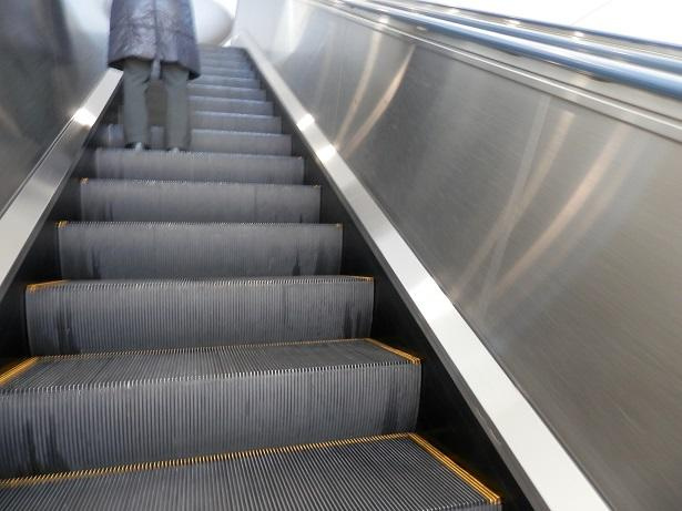 拝島駅エスカレーターまで250m